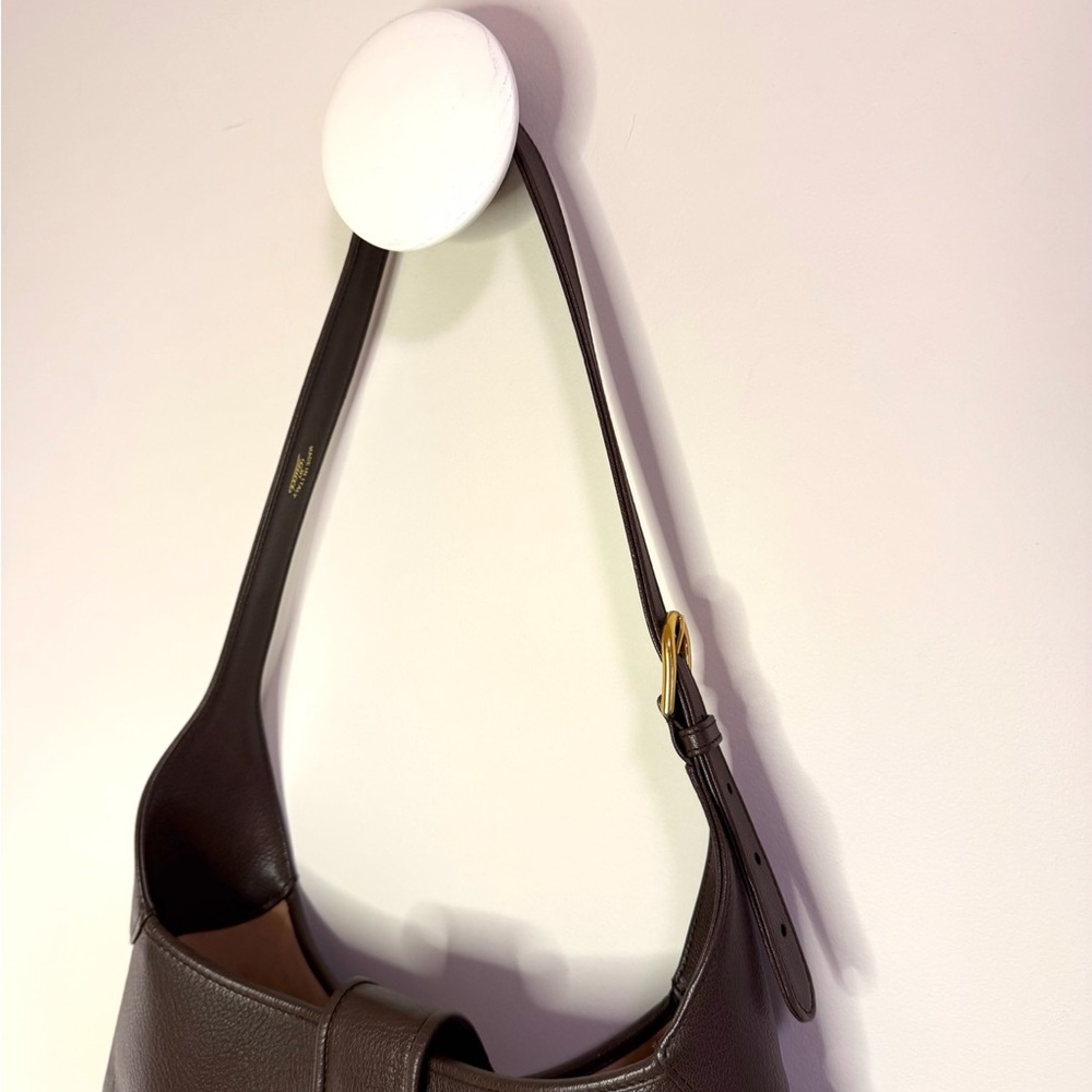 Gucci Dark Brown Leather Shoulder Bag with Gold Accent - Picture 5 of 8
